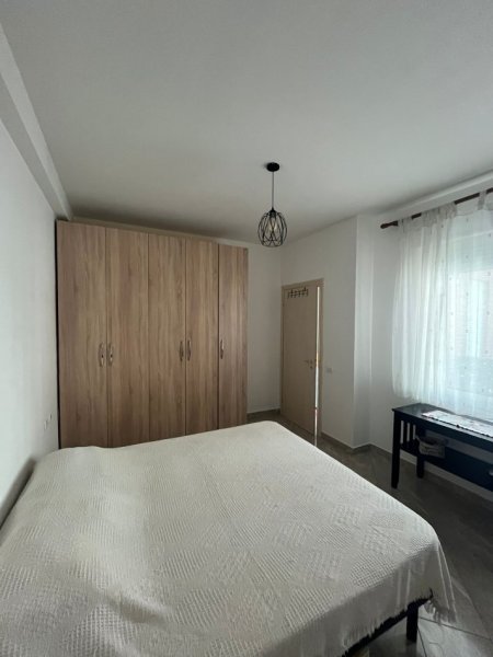 Tirane, jepet me qera apartament 1+1+Ballkon Kati 2, 68 m² 500 € (Liqeni i Thate/Rr.Peti)
