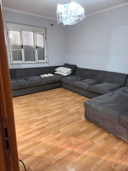 Shitet Apartament 1+1 Tek Oxhaku Perball Shkolles se Bashkuar , Kati 5, 54 m² 86.000 €URO