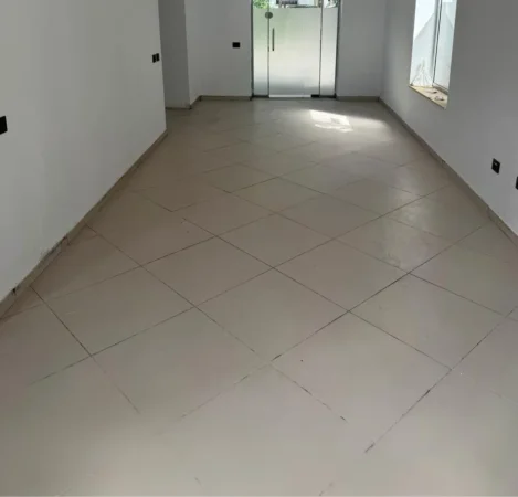 Tirane, jepet me qera dyqan Kati 0, 35 m² 800 € (VASIL SHANTO)