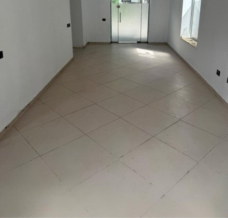 Tirane, jepet me qera dyqan Kati 0, 35 m² 800 € (VASIL SHANTO)