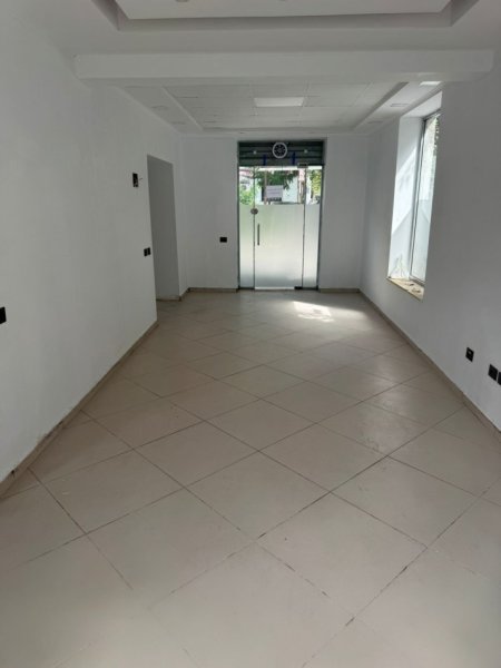 Tirane, jepet me qera ambjent biznesi Kati 0, 70 m² 800 € (MINE PEZA)