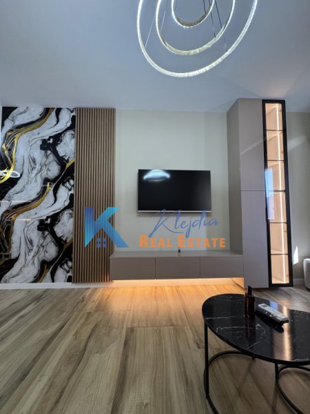 Tirane, jap me qera apartament 1+1+Ballkon Kati 7, 70 m² 600 € (21 Dhjetori, kompleksi Star)