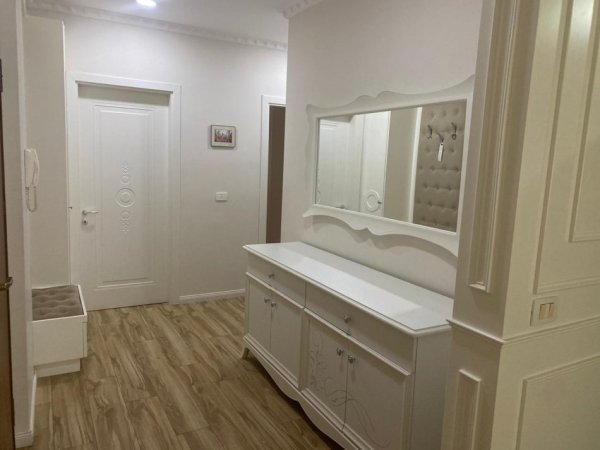 Jepet me Qira Apartament 2+1+2 në Zonën e Komunës së Parisit.,  Kati 3, 120 m² 950 €URO