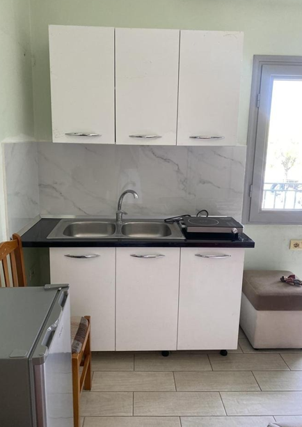 Tirane, jepet me qera apartament 1+1 , 60 m² 300 € (rruga Myslym Keta)