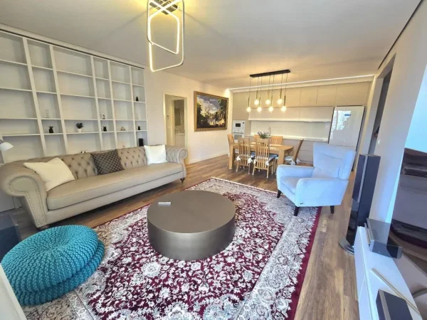 Tirane, shitet apartament 2+1 , 138 m² (blloku)