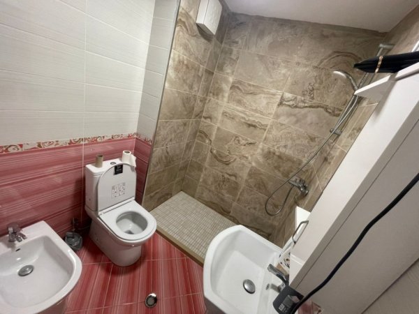 Tirane, jepet me qera apartament 2+1 Kati 4, 600 € 