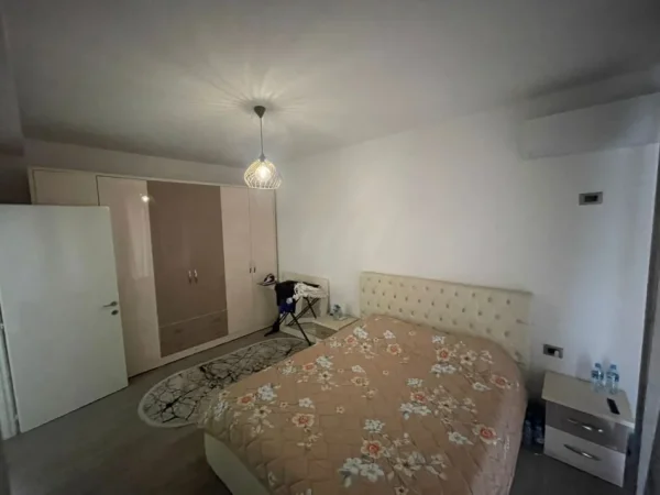 Tirane, jepet me qera apartament 2+1 Kati 4, 600 € 