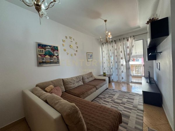 Tirane, jepet me qera apartament 2+1 Kati 6, 90 m² 400 € 