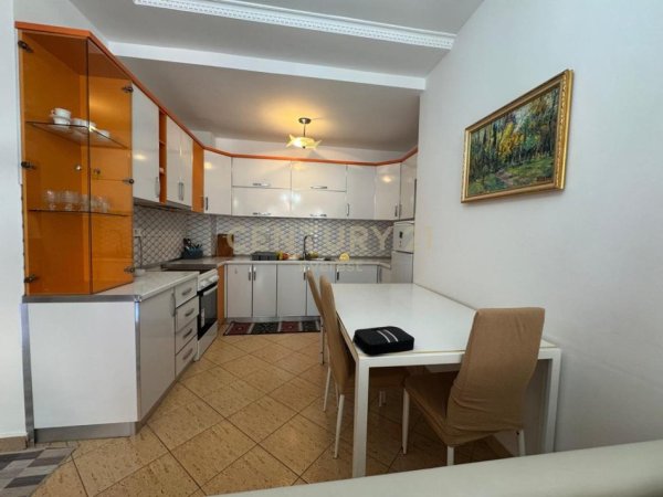 Tirane, jepet me qera apartament 2+1 Kati 6, 90 m² 400 € 