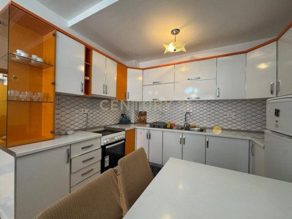 Tirane, jepet me qera apartament 2+1 Kati 6, 90 m² 400 € 