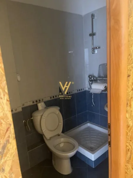 Tirane, jepet me qera zyre Kati 4, 220 m² 1.100 € (MYSLYM SHYRI)