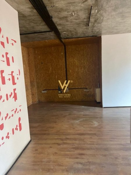 Tirane, jepet me qera zyre Kati 4, 220 m² 1.100 € (MYSLYM SHYRI)