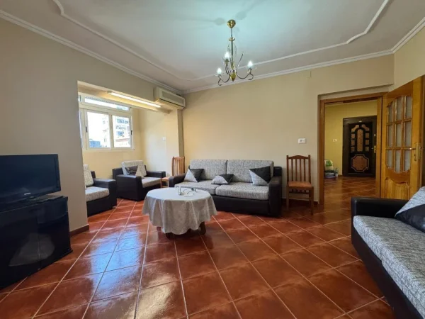 Tirane, shitet apartament 1+1+Ballkon Kati 3, 65 m² 138.000 € (Pazari i Ri)