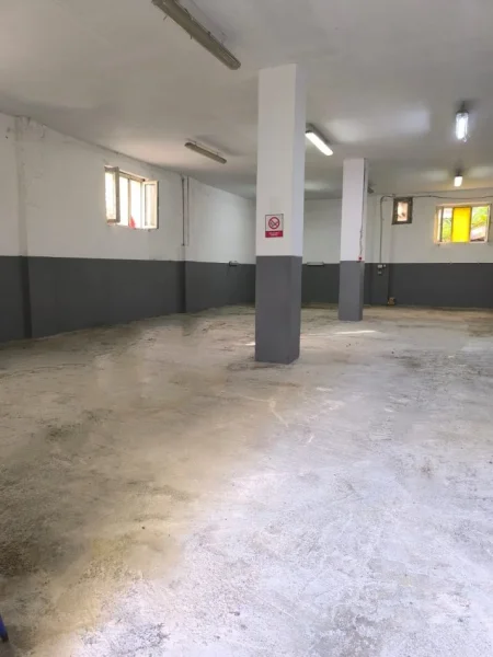 Tirane, jepet me qera magazine Kati 0, 261 m² 1.300 € (Rruga Siri Kodra)