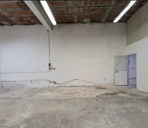 Tirane, jepet me qera magazine Kati 0, 261 m² 1.300 € (Rruga Siri Kodra)