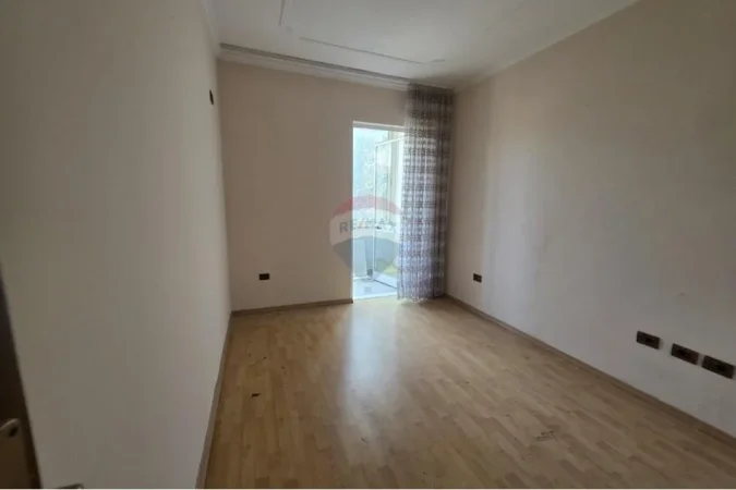 Tirane, shes apartament 3+1+Ballkon Kati 3, 115 m² 299.000 € (prane Lion PARK)