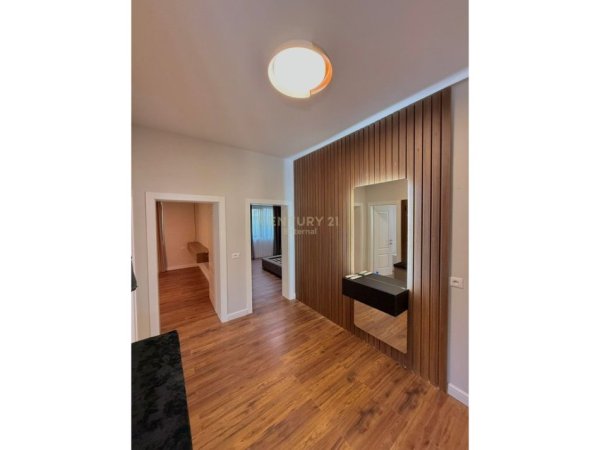 Tirane, jepet me qera apartament 3+1 Kati 1, 514 m² 1.300 € 
