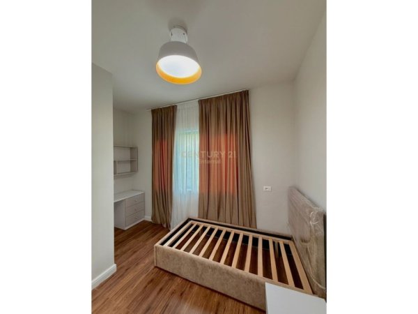 Tirane, jepet me qera apartament 3+1 Kati 1, 514 m² 1.300 € 