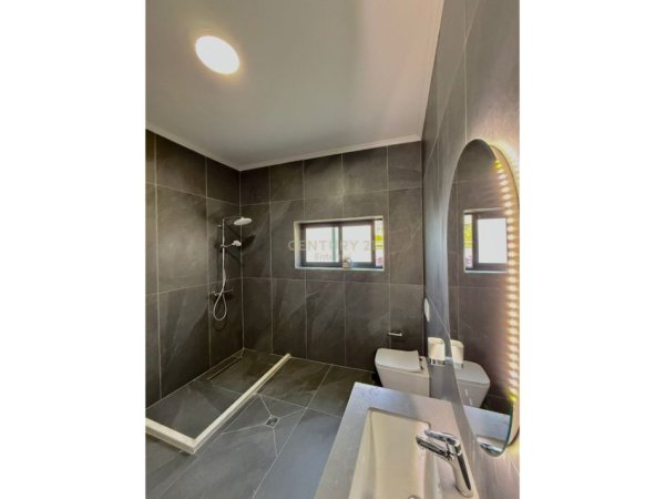Tirane, jepet me qera apartament 3+1 Kati 1, 514 m² 1.300 € 