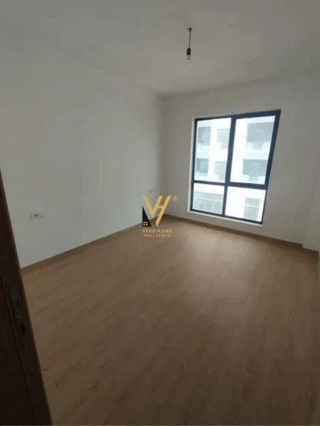 Tirane, jepet me qera apartament 3+1+Ballkon Kati 3, 135 m² 450 € (5 MAJI)