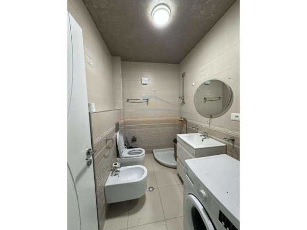 Tirane, jepet me qera apartament 1+1+Ballkon Kati 5, 71 m² 600 € (21 DHJETORI)  UNA57642