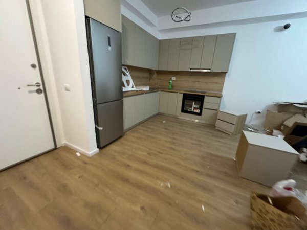 Tirane, jepet me qera apartament 2+1 , 500 €