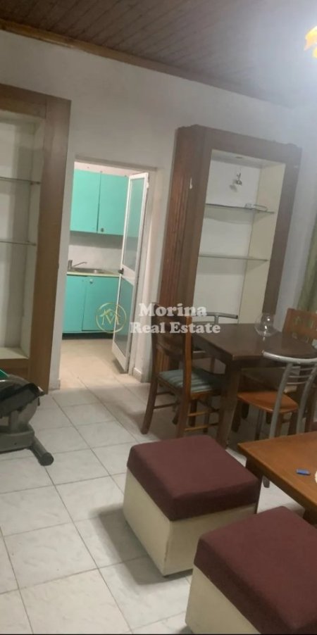 Tirane, jepet me qera apartament 1+1 Kati 1, 75 m² 300 € (Shallvaret)
