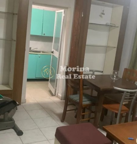 Tirane, jepet me qera apartament 1+1 Kati 1, 75 m² 300 € (Shallvaret)