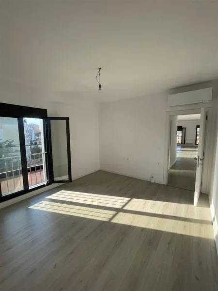 Tirane, jepet me qera zyre Kati 6, 77 m² 900 € (rruga elbasanit)