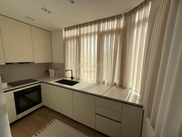 Tirane, jepet me qera apartament 1+1 Kati 7, 62 m² 700 € (Mine Peza)