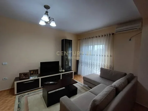 Tirane, jepet me qera apartament 2+1 Kati 4, 76 m² 600 € (MATERNITETI I RI)