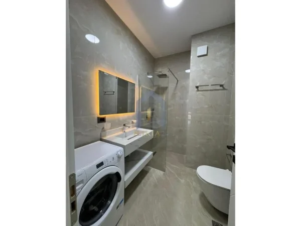 Tirane, jepet me qera apartament 1+1 Kati 7, 70 m² 600 €