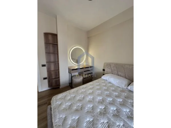 Tirane, jepet me qera apartament 1+1 Kati 7, 70 m² 600 €