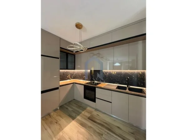 Tirane, jepet me qera apartament 1+1 Kati 7, 70 m² 600 €