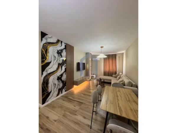 Tirane, jepet me qera apartament 1+1 Kati 7, 70 m² 600 €