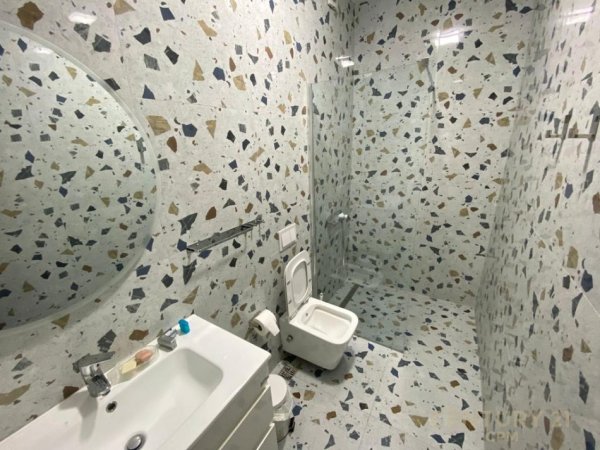 Tirane, jepet me qera apartament 1+1 Kati 17, 77 m² 750 € (Rruga e Kavajes , Garden Building)