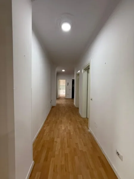 Tirane, jepet me qera zyre Kati 5, 150 m² 1.500 € (BLLOK)