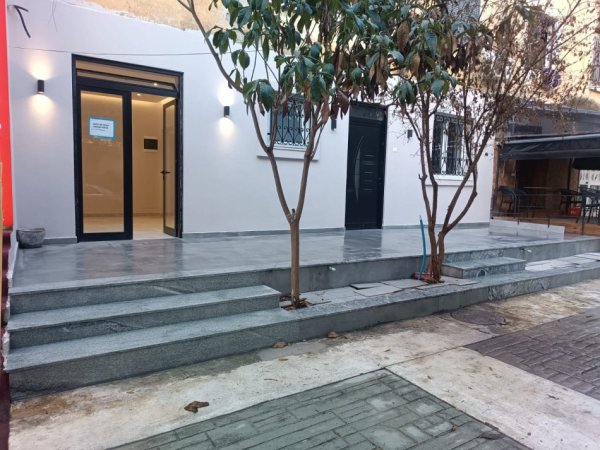 Tirane, shitet dyqan Kati 0, 69 m² 200.000 € (Laprake)