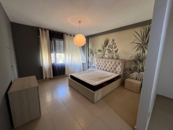 Tirane, shes apartament 2+1+Ballkon Kati 3, 105 m² 230.000 € (Rr. Hamdi Garunja Liqeni i Thate)