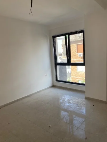Tirane, jepet me qera zyre Kati 2, 89 m² 700 € (Rr. Tefta Tashko Pazari i Ri)