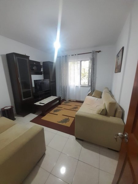 Tirane, jepet me qera apartament 2+1,Mobiluar, Cmimi 500 €, ne LAPRAK,Tirane
