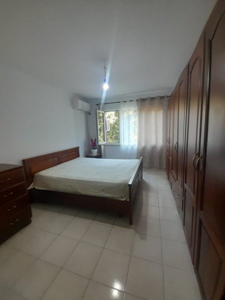 Tirane, jepet me qera apartament 2+1,Mobiluar, Cmimi 500 €, ne LAPRAK,Tirane