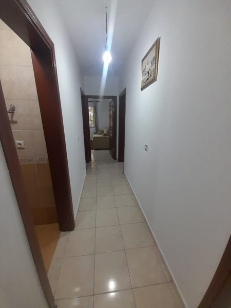 Tirane, jepet me qera apartament 2+1,Mobiluar, Cmimi 500 €, ne LAPRAK,Tirane