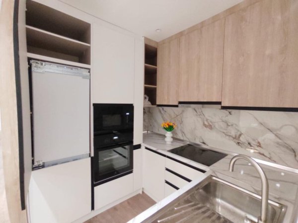 Tirane, jepet me qera apartament 2+1+Ballkon Kati 2, 80 m² 750 € (LIQENI THATE)