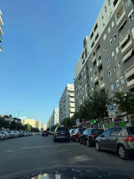 Tirane, jepet me qera zyre Kati 8, 70 m² 800 € (KOMUNA E PARISIT)