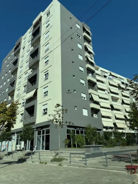 Tirane, jepet me qera zyre Kati 8, 70 m² 800 € (KOMUNA E PARISIT)