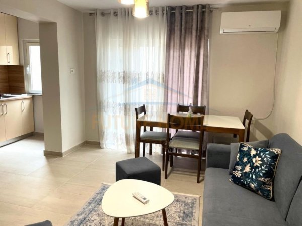 Tirane, jepet me qera apartament 3+1+Ballkon Kati 5, 80 m² 750 € (Rruga Fortuzi)