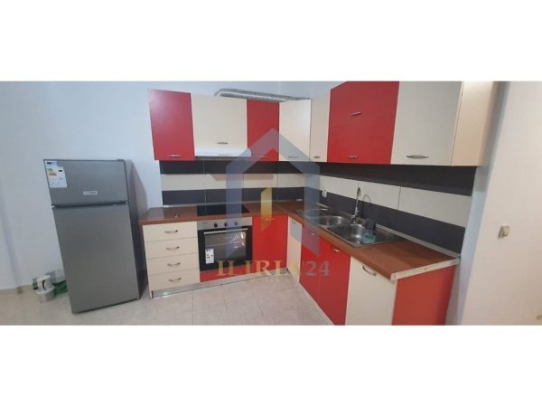 Tirane, jap me qera apartament 2+1+Ballkon Kati 4, 110 m² 600 € (Laprake Pallatet e Arabit)