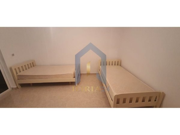 Tirane, jap me qera apartament 2+1+Ballkon Kati 4, 110 m² 600 € (Laprake Pallatet e Arabit)