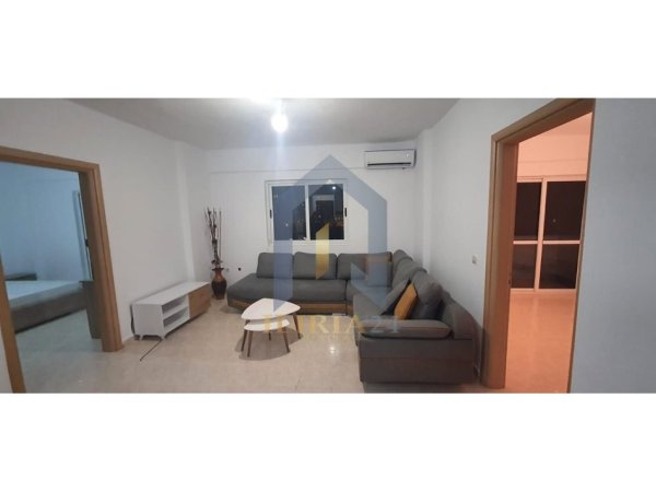 Tirane, jap me qera apartament 2+1+Ballkon Kati 4, 110 m² 600 € (Laprake Pallatet e Arabit)